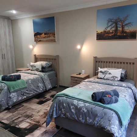 Wisteria Lane Guesthouse Postmasburg Eksteriør billede